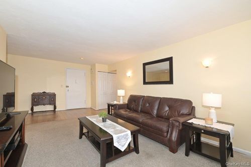 apt-5f-1 Birchwood Ct, Mineola, NY, 11501-4503 | Card Image