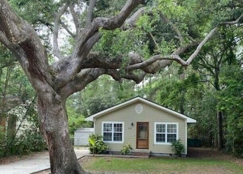 418 Meritta Ave, Beaufort, SC, 29902-4325 | Card Image