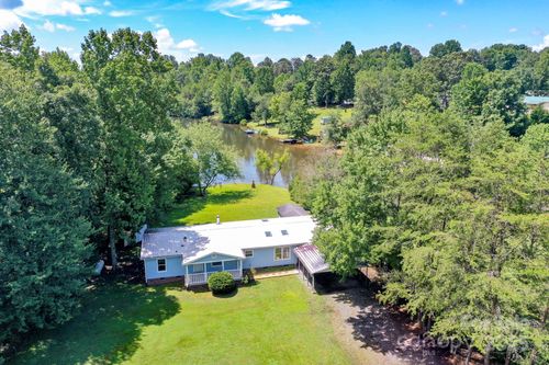 150 Navaho Trl, Rutherfordton, NC, 28139-9549 | Card Image