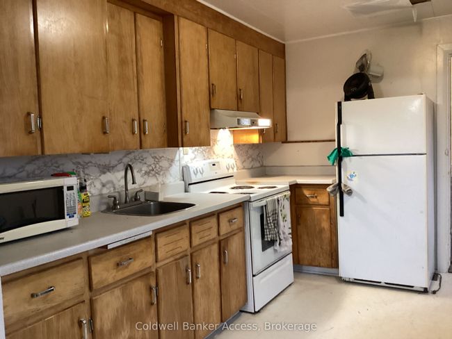11 Laurentian St, House other with 4 bedrooms, 1 bathrooms and 2 parking in Deep River ON | Image 10