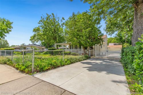 1145 Gilman St, Garden City, MI, 48135-3018 | Card Image