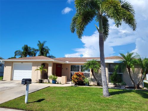 2052 Norfolk Dr, HOLIDAY, FL, 34691-4643 | Card Image
