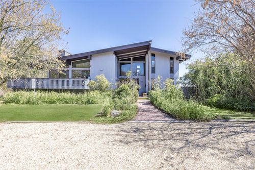 154 W Lake Dr, Montauk, NY, 11954-5234 | Card Image