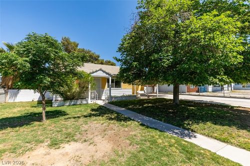 1127 Melville Dr, Las Vegas, NV, 89102-1819 | Card Image