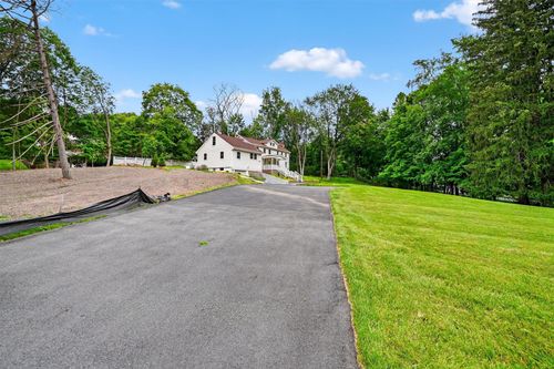 210 Parrott Rd, West Nyack, NY, 10994-1018 | Card Image