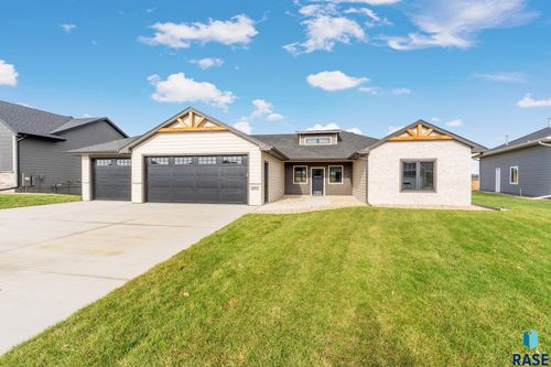 2812 Augusta Cir, Brandon, SD, 57005 | Card Image