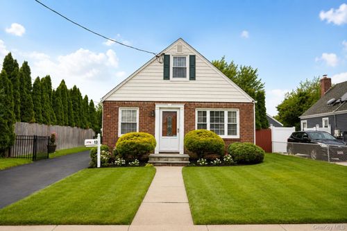 13 Gerald Ave, Hicksville, NY, 11801-5112 | Card Image