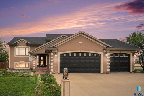 5616 S Kerry Ave, Sioux Falls, SD, 57106-9007 | Card Image