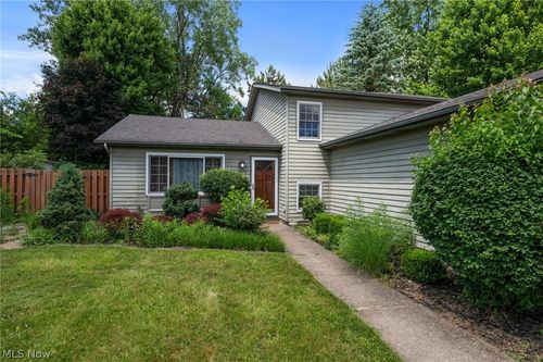 9539 Glencairn Ln, Olmsted Falls, OH, 44138-2766 | Card Image