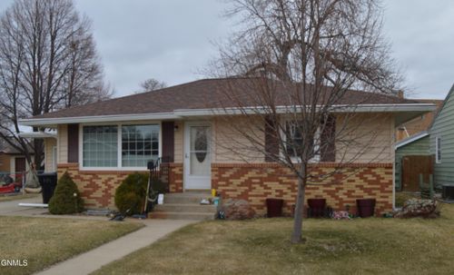 1414 1st Ave E, Williston, ND, 58801-4206 | Card Image
