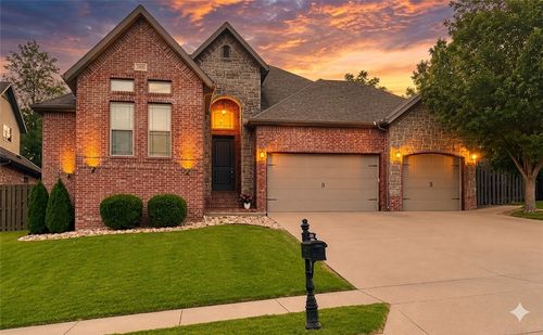 2003 Ne Steinbeck Dr, Bentonville, AR, 72712-4384 | Card Image