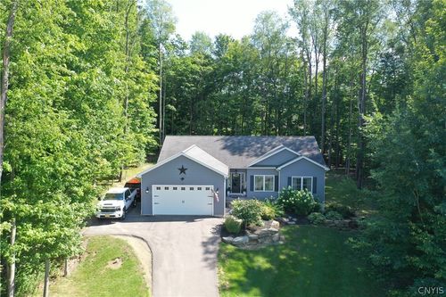 956 Walden Pond Ln, Cortland, NY, 13045-8879 | Card Image