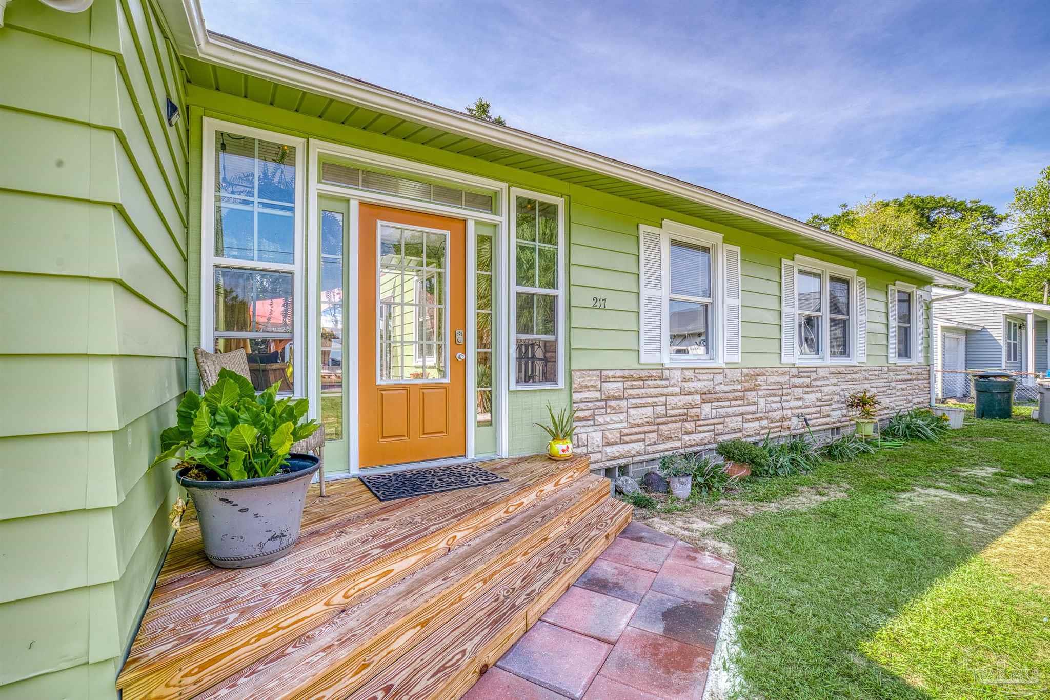 Henry St, Pensacola, FL 32507