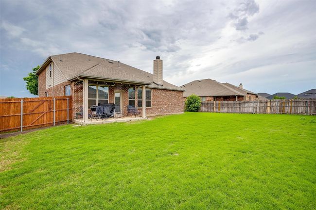 Nice covered patio. | Image 32