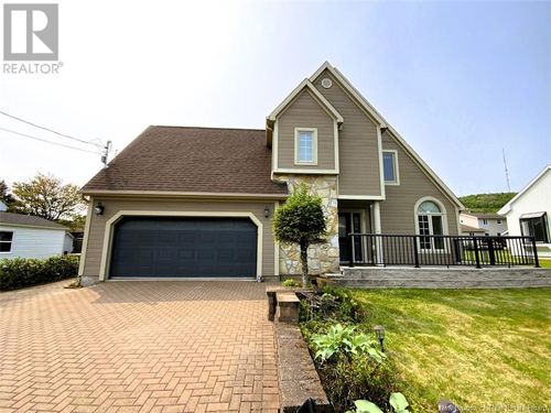 42 Av Thibaudeau, Edmundston, NB, E3V4B5 | Card Image