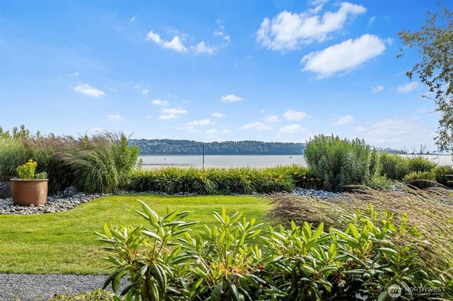Grounds are beautifully landscaped. | Image 25