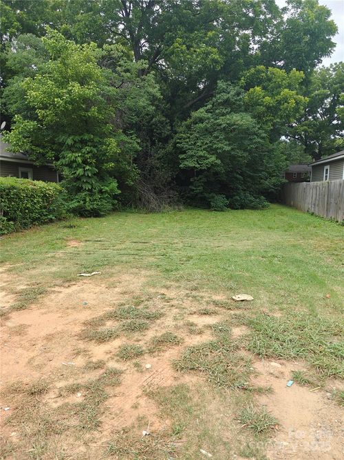 2412 Dundeen St, Charlotte, NC, 28216-4920 | Card Image