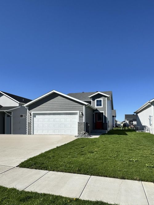 7247 27th Street S, Fargo, ND, 58104 | Card Image