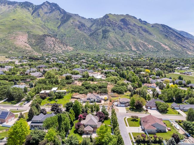 Aerial view of residential area featuring mountains | Image 38