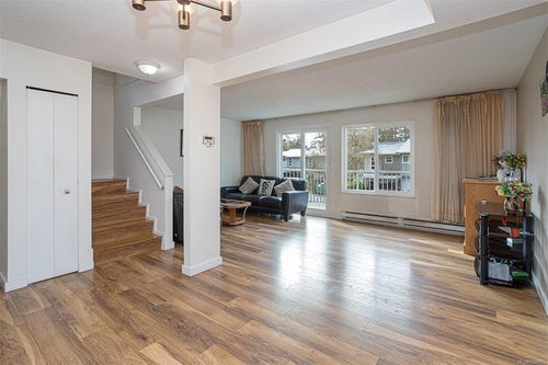 590 Carnation Pl, Victoria, BC, V8Z6G5 | Card Image