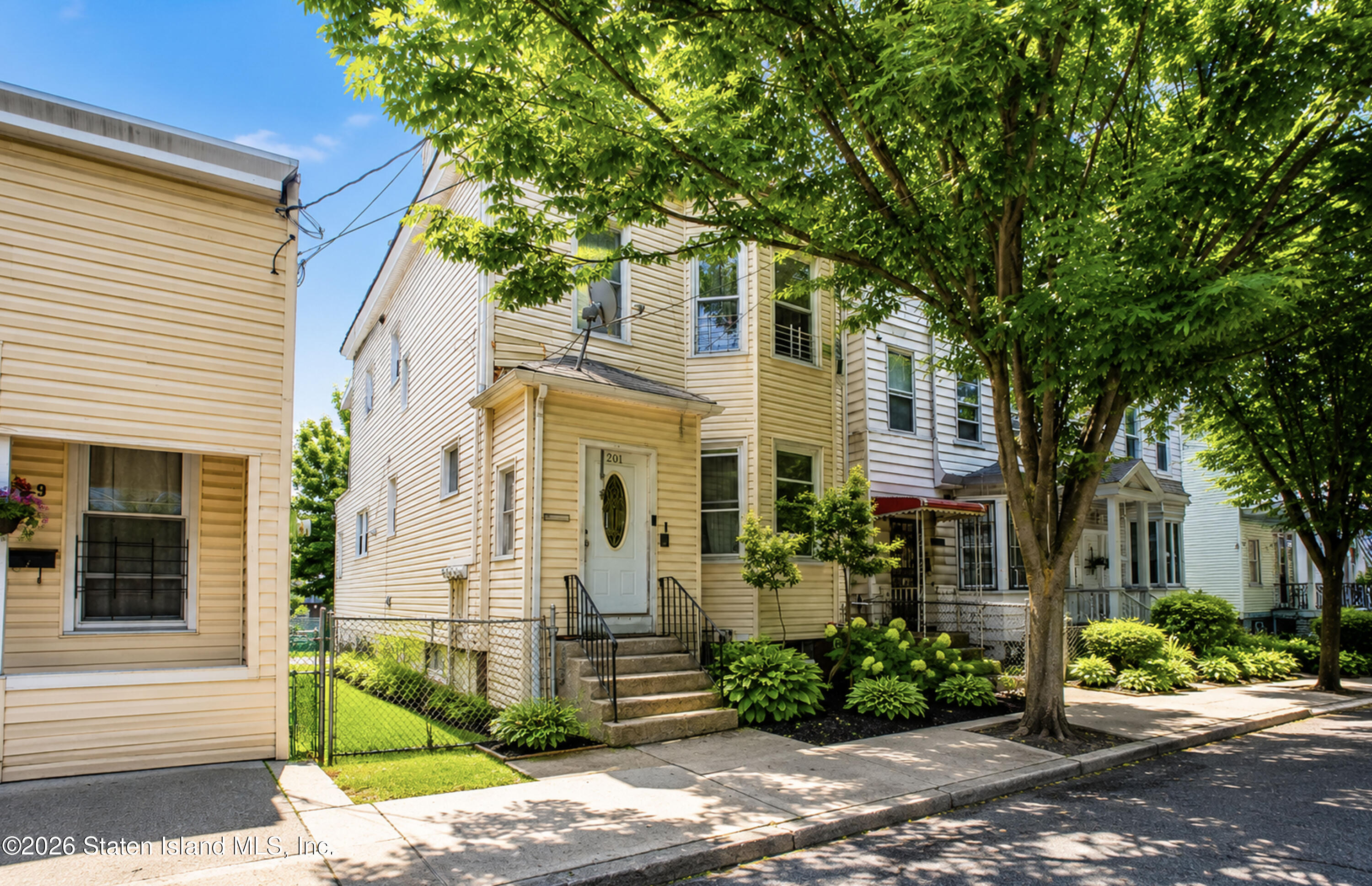 Residential Income in Staten Island 3
