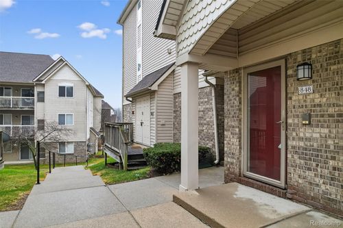 848 Brandon Ave, Pontiac, MI, 48340-1381 | Card Image