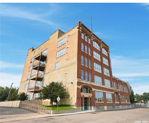 204-211 D Avenue N, Saskatoon, SK, S7L1M6 | Card Image