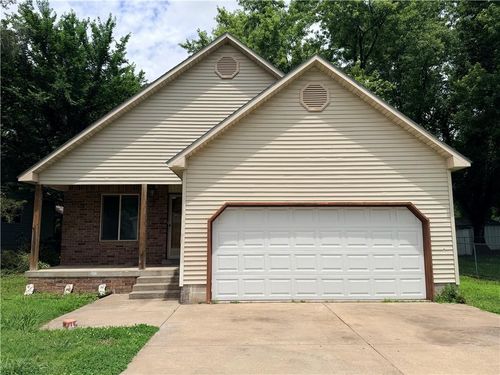 98 W Leighton St, Frontenac, KS, 66763-2470 | Card Image