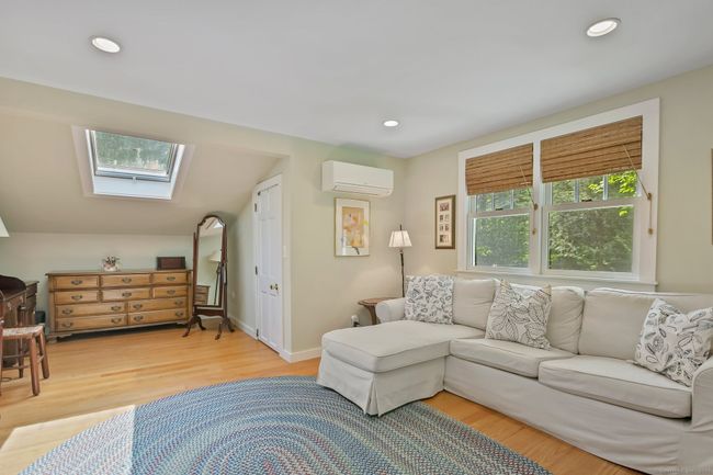 Au Pair Living Area | Image 29