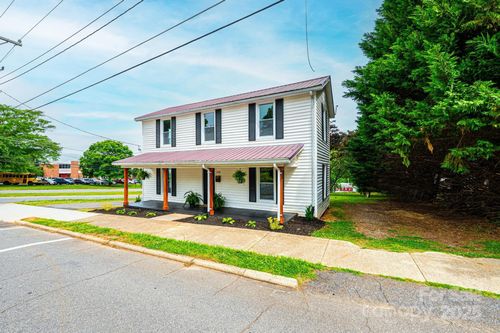 210 W 15th St, Newton, NC, 28658-2904 | Card Image