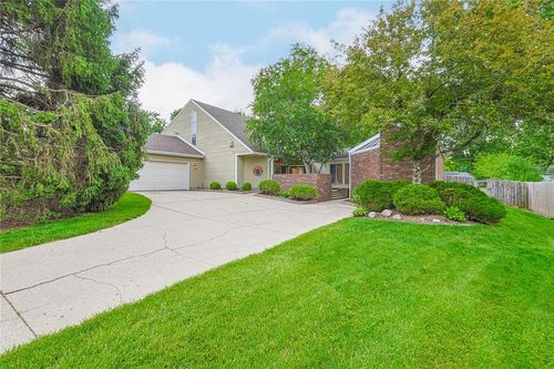 9040 S Normandy Ln, Washingtn Twp, OH, 45458-3621 | Card Image