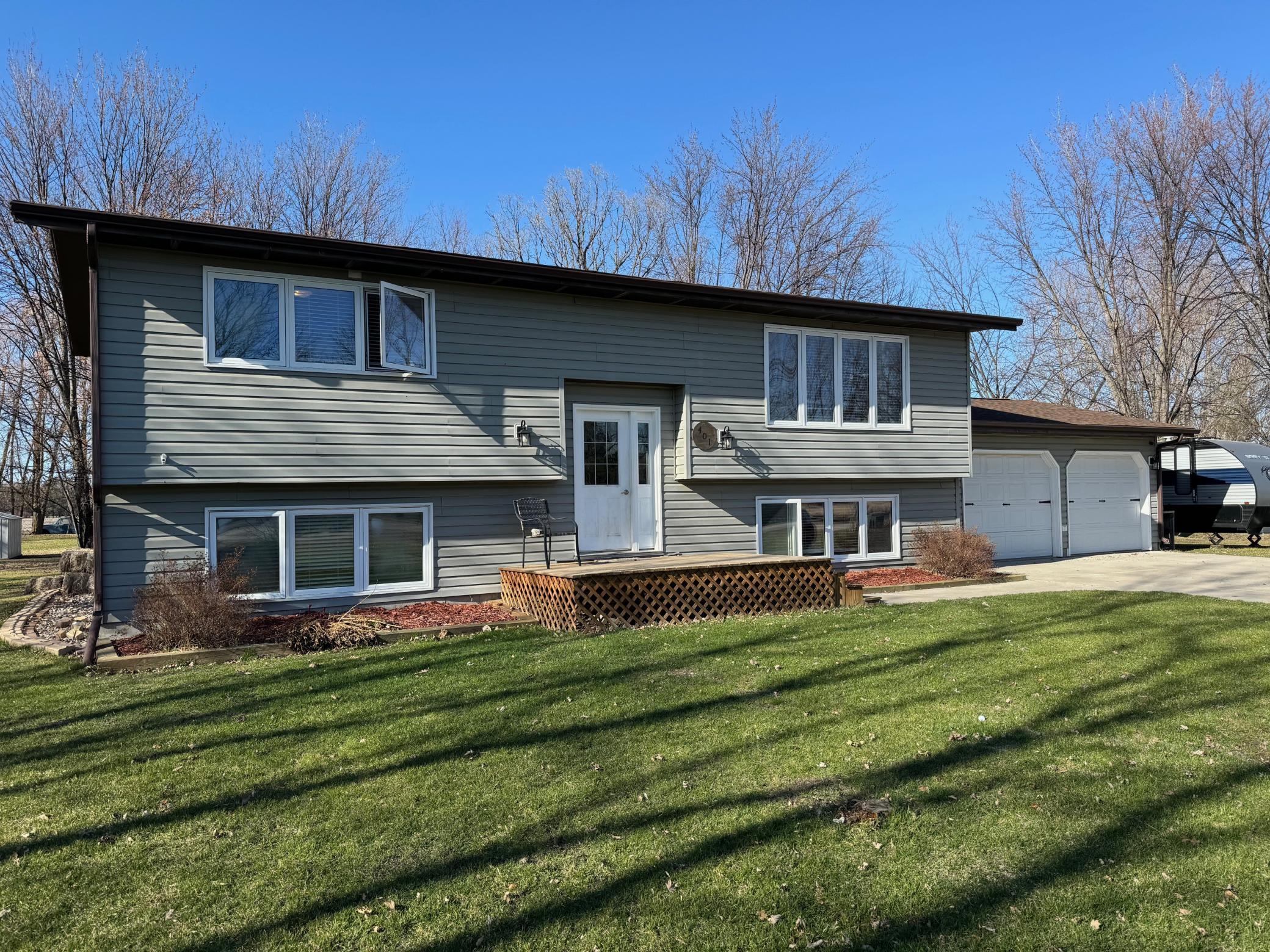 9th St, Roseau, MN 56751