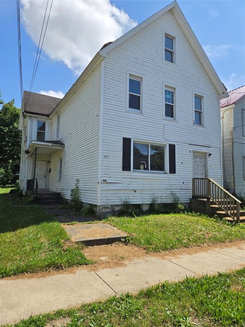 737 E 13th St, Erie, PA, 16503-1443 | Card Image