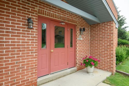 5823815 Hastings Ct, Sussex, WI, 53089-3796 | Card Image