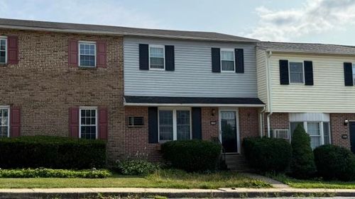 5758 Greens Dr, ALLENTOWN, PA, 18106-9515 | Card Image