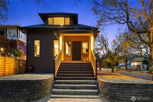 829 27th Ave, Seattle, WA, 98122-4923 | Card Image