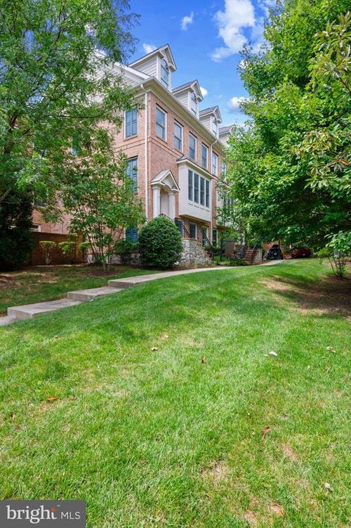 10605 Yorktown Dr, FAIRFAX, VA, 22030-3807 | Card Image