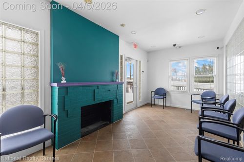 509 Elizabeth Lake Rd, Waterford, MI, 48328-3304 | Card Image