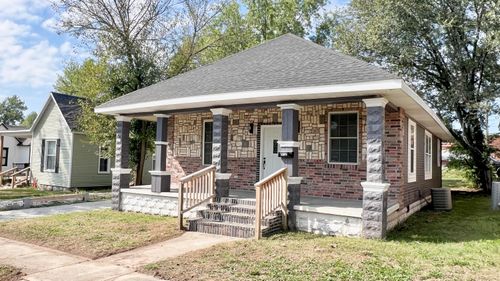 912 3rd St, Monett, MO, 65708-1718 | Card Image
