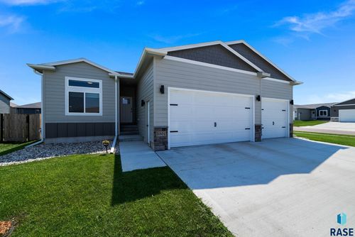 5301 E Lumin St Street, Sioux Falls, SD, 57108 | Card Image