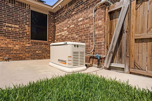 18819 Deer Trace Dr, House other with 3 bedrooms, 2 bathrooms and 2 parking in Crosby TX | Image 28