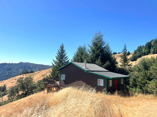 2027 Sunset Ridge Rd, Blocksburg, CA, 95514-9319 | Card Image