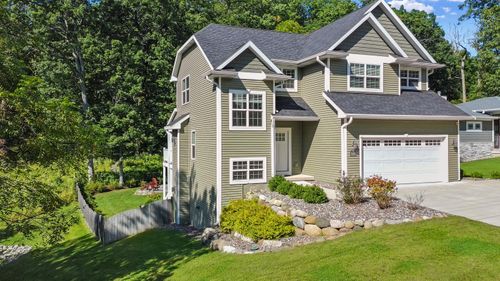 3243 Violet Rd, Lake Geneva, WI, 53147-3069 | Card Image