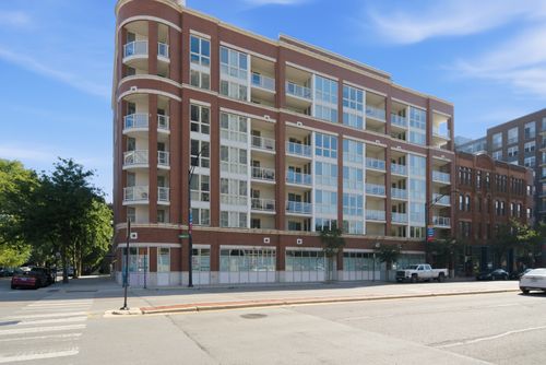 704-1552 N North Park Ave, Chicago, IL, 60610-3618 | Card Image
