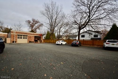 17 Ogden St, Chatham, NJ, 07928-2734 | Card Image