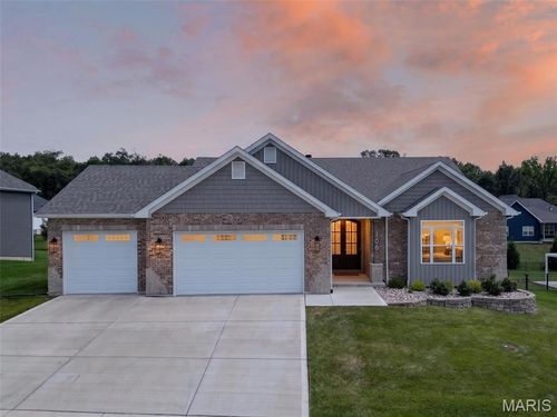 106 Stone Canyon Blvd, Foristell, MO, 63348-1330 | Card Image
