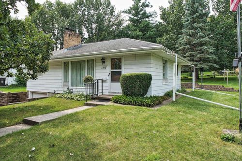 1915 Pleasant Dr, Cedar Falls, IA, 50613-5615 | Card Image