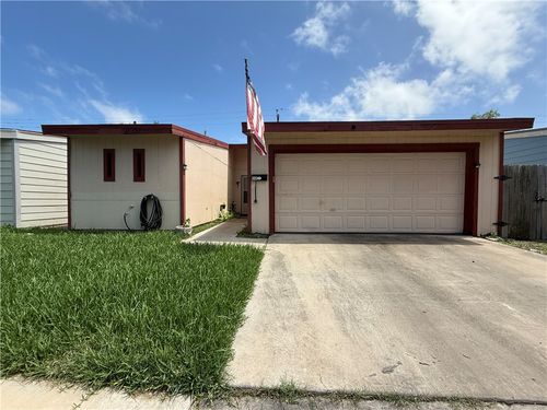 32 Commonsway Dr, Portland, TX, 78374-2509 | Card Image