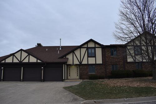 b2-44 Crystal Ct, Pontiac, IL, 61764-9714 | Card Image