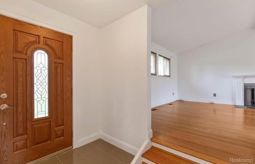 1299 Winchcombe Dr, Bloomfield Hills, MI, 48304-1267 | Card Image